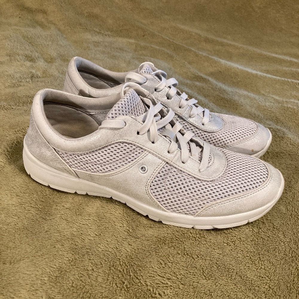 GUC Easy Spirit Gogo Vintage Y2K Sneakers Walking Shoes Silver Gray Size 9M